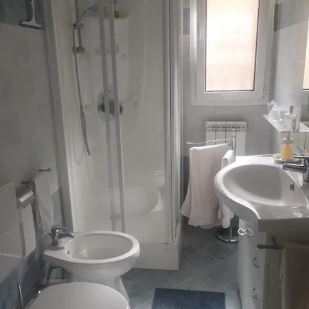 Appartamento Bilocale Con Giardino, Vista Mare E Parcheggio Privato Sanremo